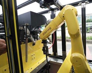 AI 도로파손 무인복구 장비의 로봇 암