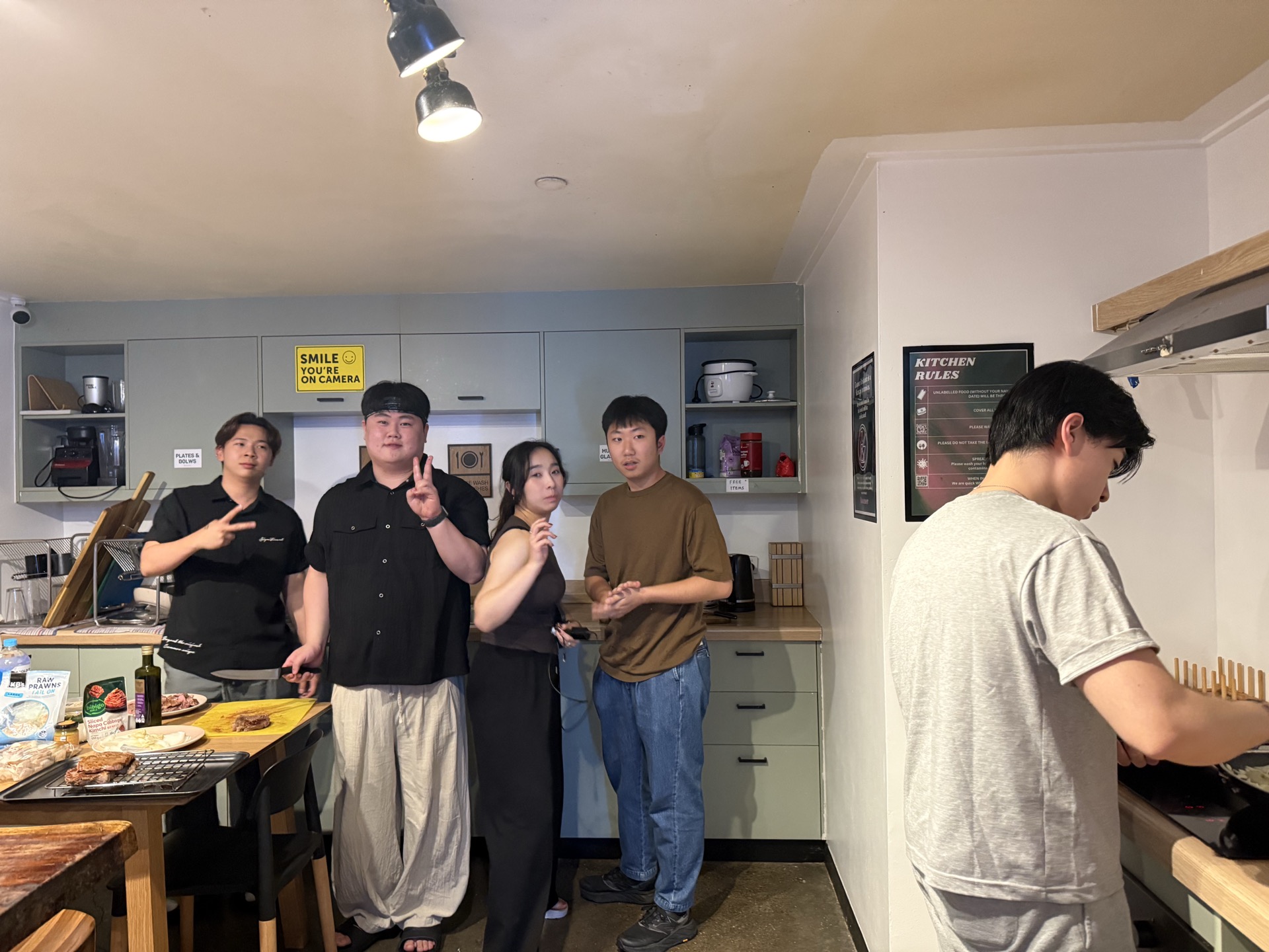 함께 요리하는 모습